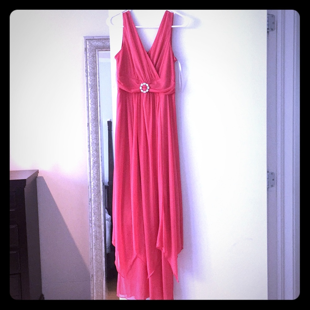 Coral dress by Enfocous Studio